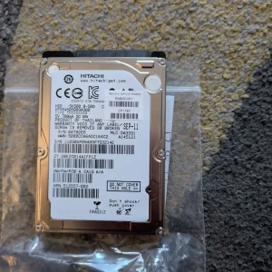 HITACHI 2.5 LAPTOP HARD DRIVE 500GB HTS545050B9A300 512557/002 H2T500854S